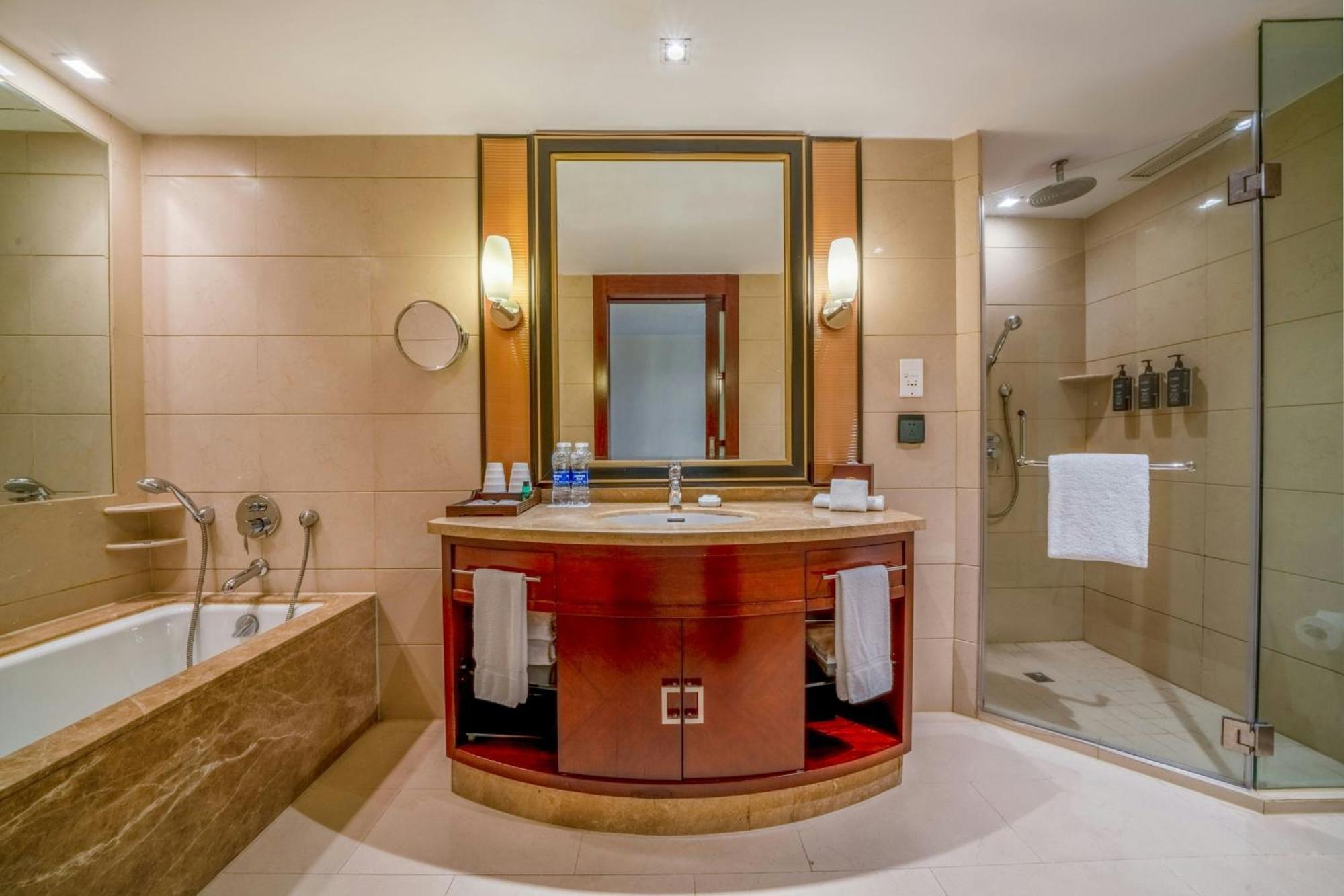 Sheraton Ningbo Hotel - Tianyi Square Eksteriør bilde